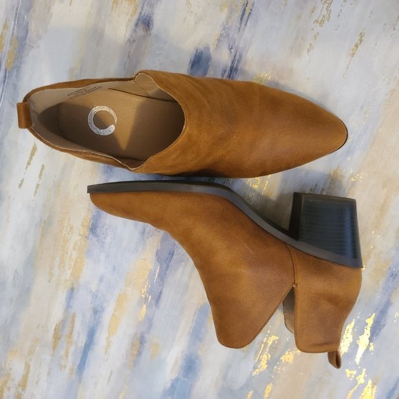 JOURNEE COLLECTION Women's Deep V Lola Block Heel Slip On Booties- Brown- Size 8 - Picture 3 of 6